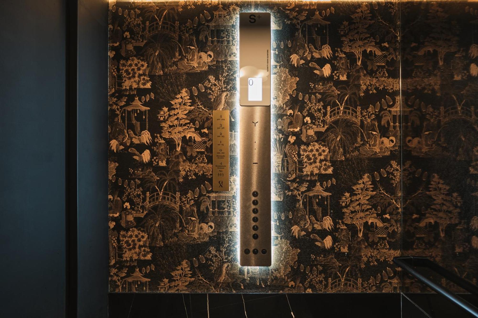 Ga Palace Hotel & Spa, A Xixth-Century Villa Porto Eksteriør billede A backlit onyx panel