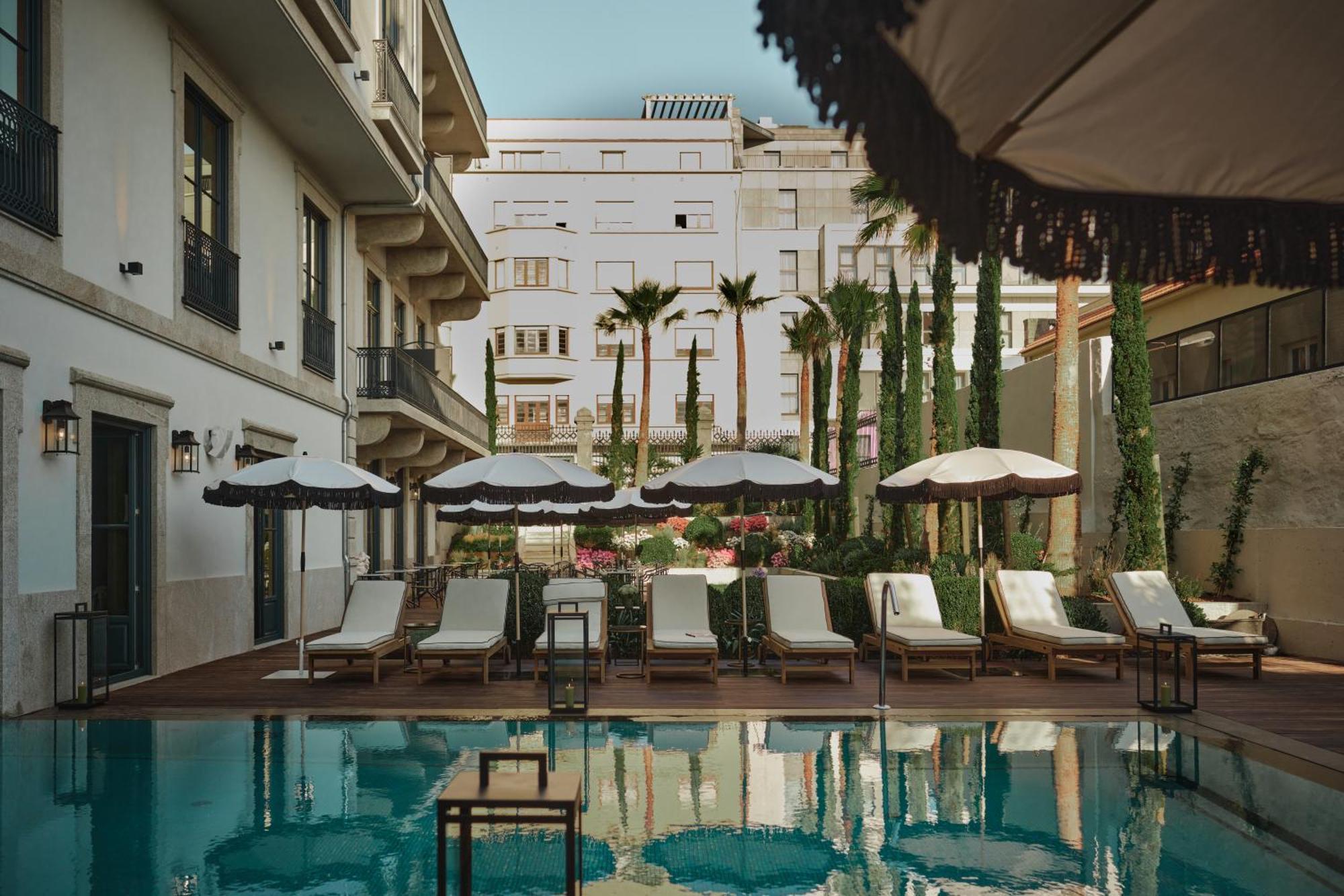 Ga Palace Hotel & Spa, A Xixth-Century Villa Porto Eksteriør billede The hotel's pool